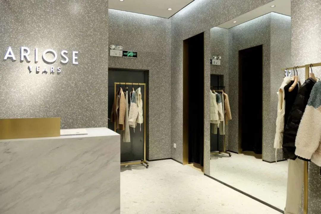 谁说服装店不行了？这个低调的女装却悄悄地开了1200多家店