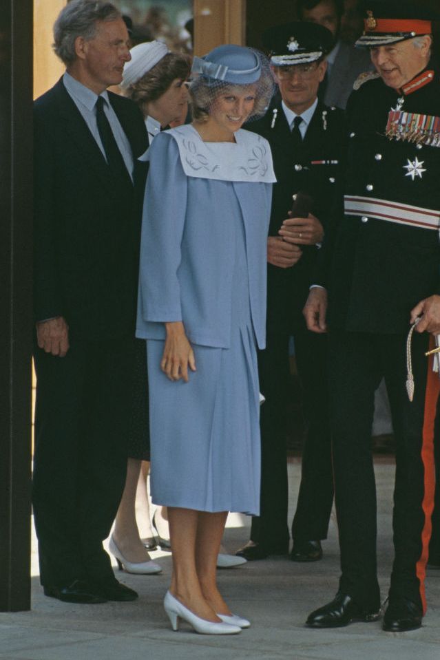 戴安娜王妃华丽大气服装,戴安娜王妃时尚穿着视频