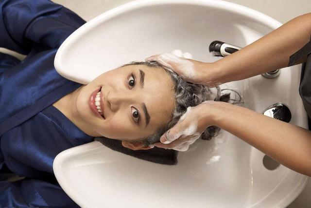 硫磺皂洗头发半年,女子用硫磺洗头坚持一年