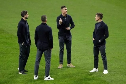 c罗最新比赛上脚足球鞋,c罗穿青花瓷足球鞋比赛