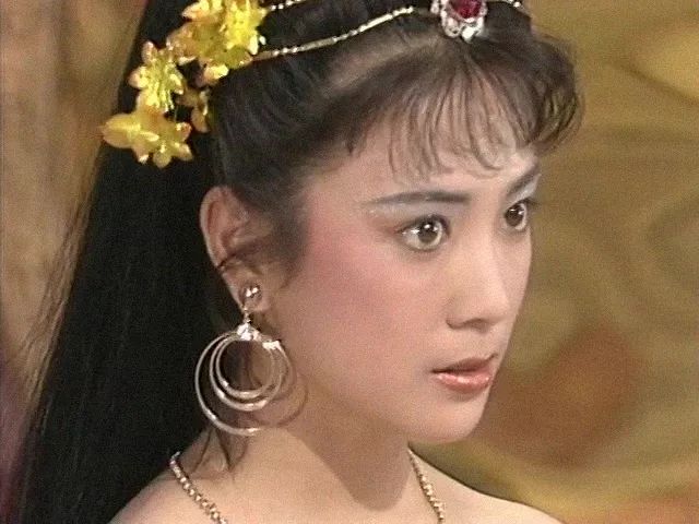 傅艺伟和温碧霞谁演妲己最好,温碧霞和王丽坤的妲己对比