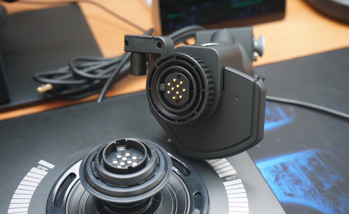 罗技x56飞行摇杆怎么用,罗技x56飞行摇杆