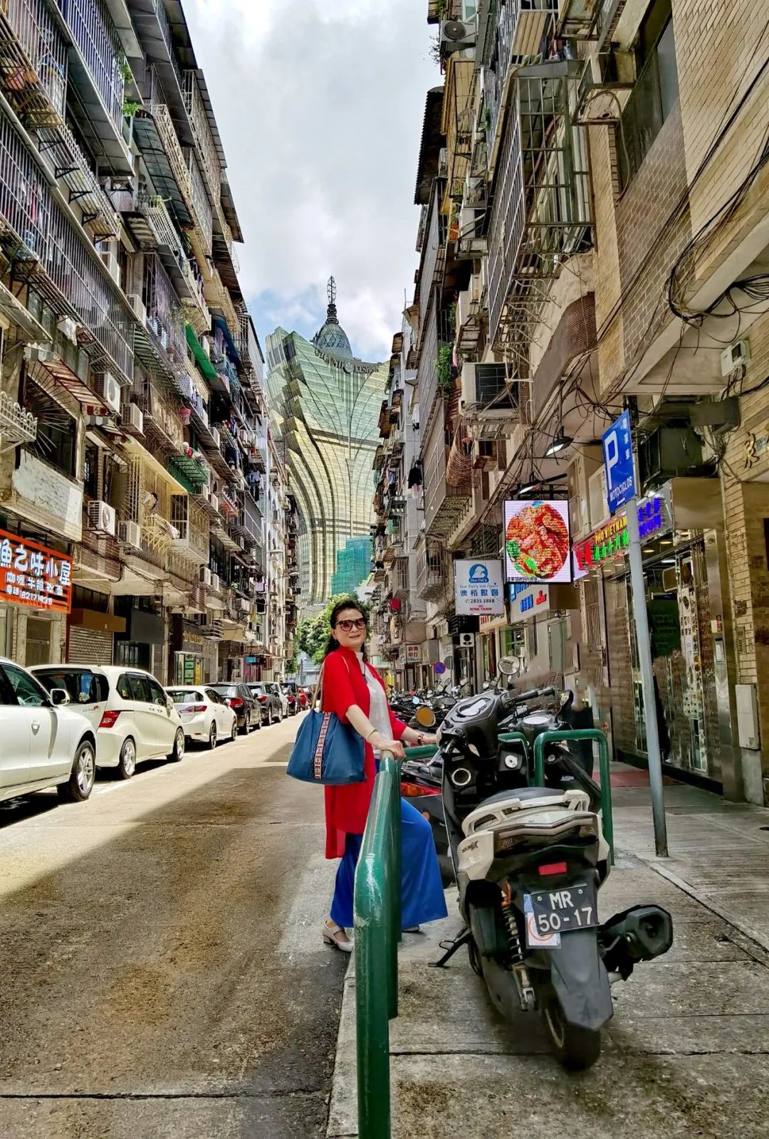 60岁再就业：老派裁缝摇身成“网红”；投资打水漂干回老本行