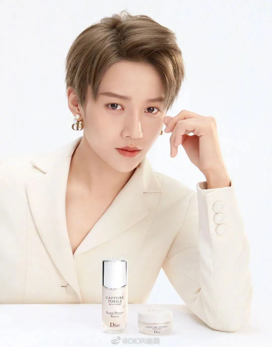 李宇春和刘雨昕私下关系,李宇春刘雨昕穿裙子