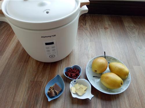 冬天咳嗽煮梨水的正确方法,治咳嗽糖水做法