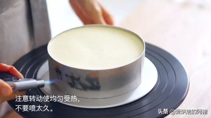 提拉米苏不用隔热打发蛋黄的方法,提拉米苏放蛋黄有什么用