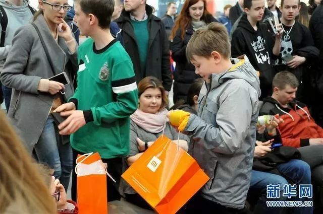 黄牛在国外倒卖手机,海外代购小米