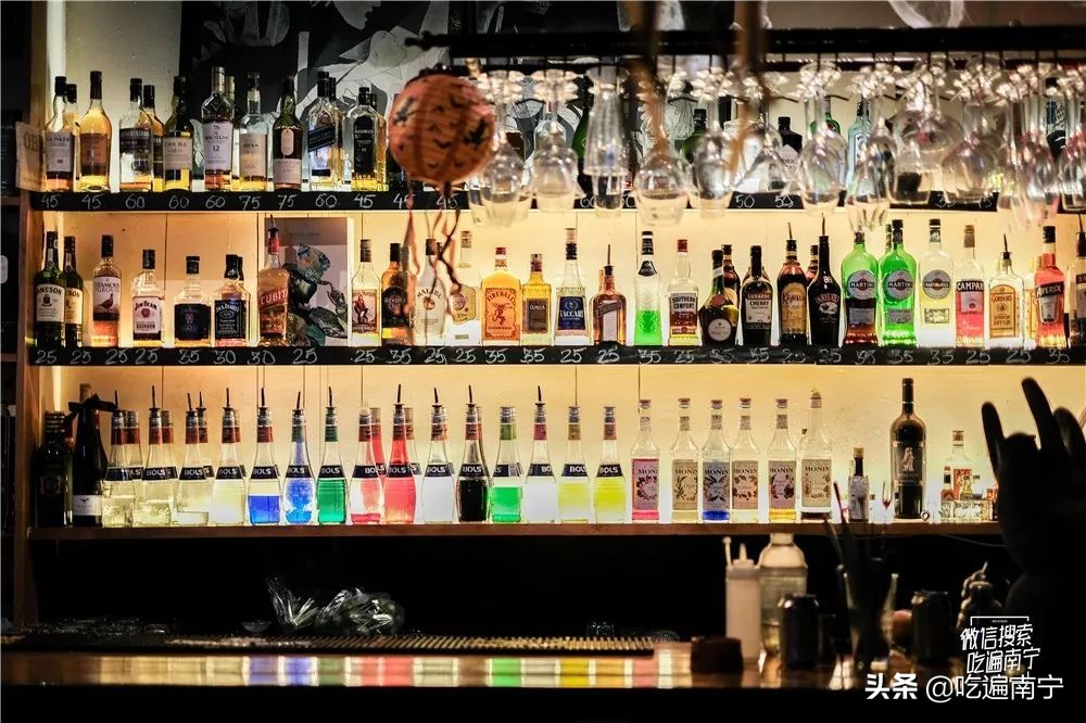 江北大道一家“特别”的酒吧，走进去发现全是外国人