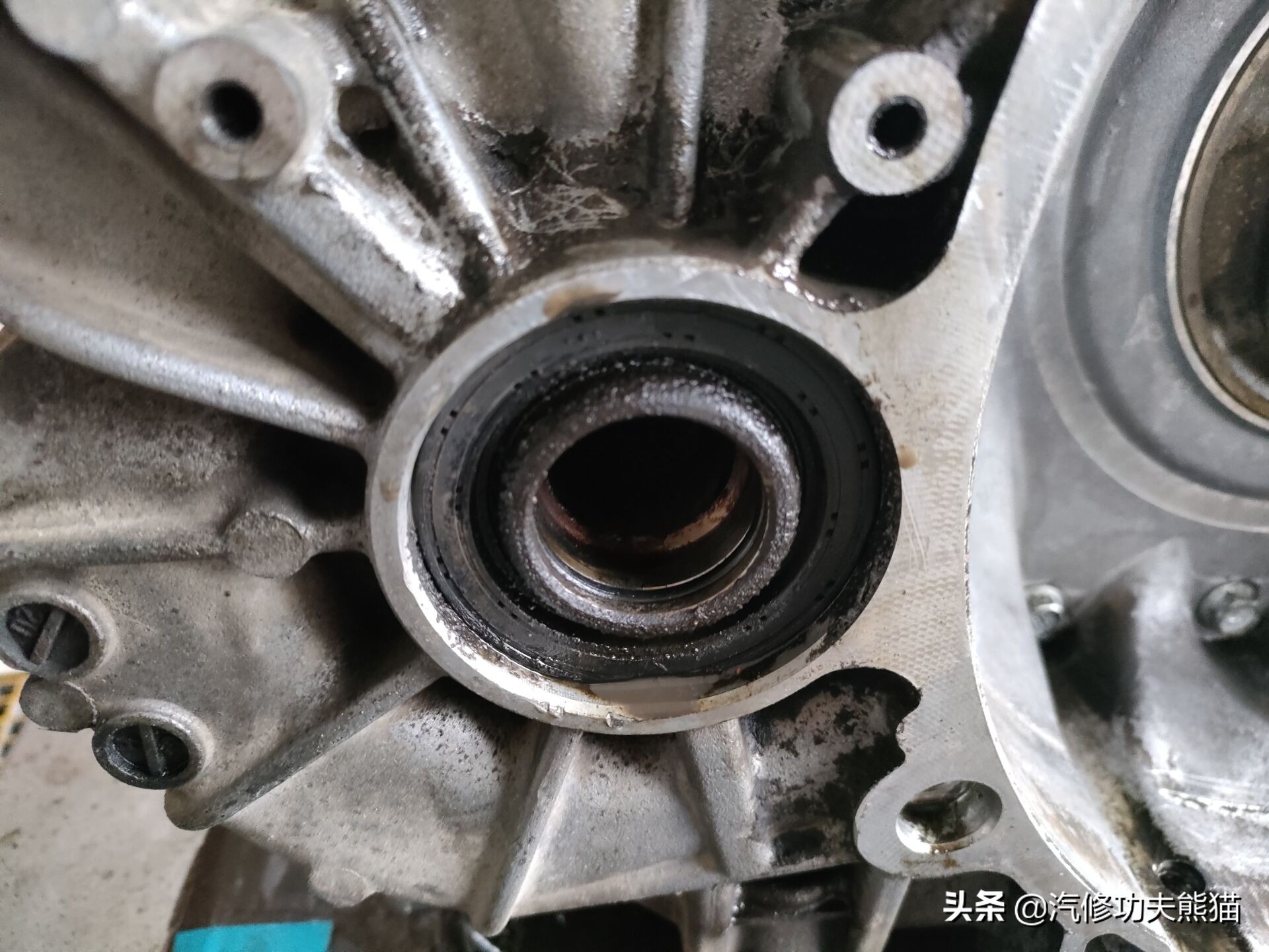 斯柯达昊锐烧机油维修视频,大众斯柯达昊锐1.8t烧机油