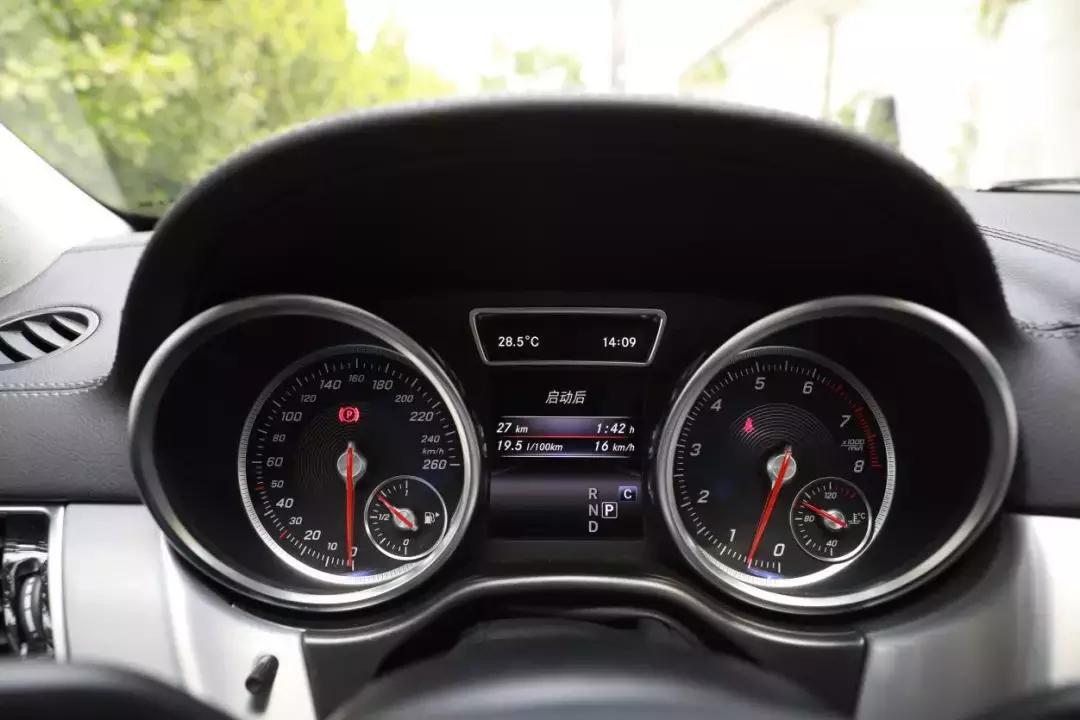 gle400轿跑suv试驾评测,奔驰gle400ecoupe