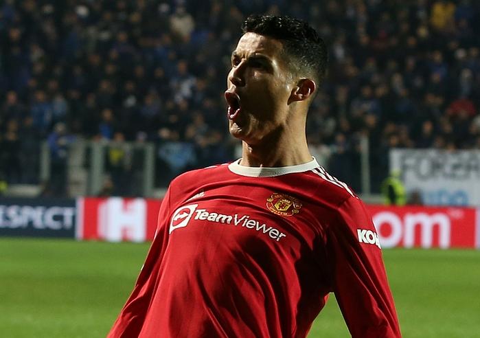 欧冠之神！两次补时进球助曼联拿到1分，足坛赞美C罗的一天又来了