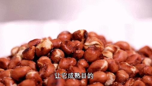 炸花生米,最忌讳直接下油锅!多加“这2味料”,香脆又不糊