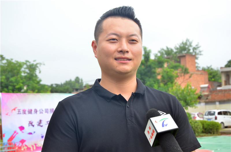 用爱心托起未来和希望洛阳五度健身捐资助教梁村小学操场竣工典礼