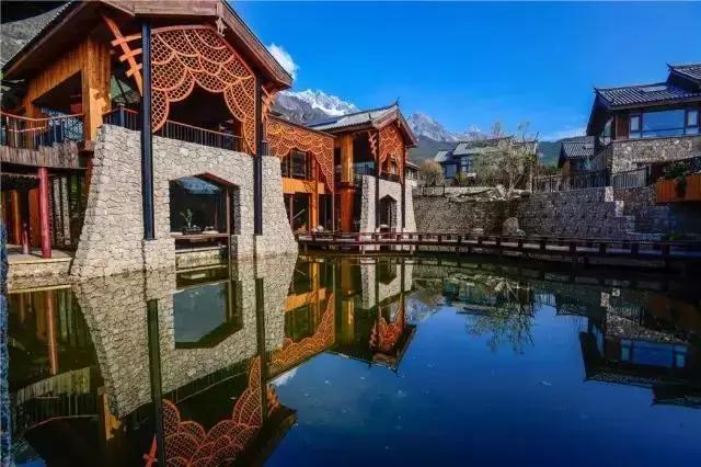 49岁大叔建石头房,50岁大叔花了2800娶个媳妇