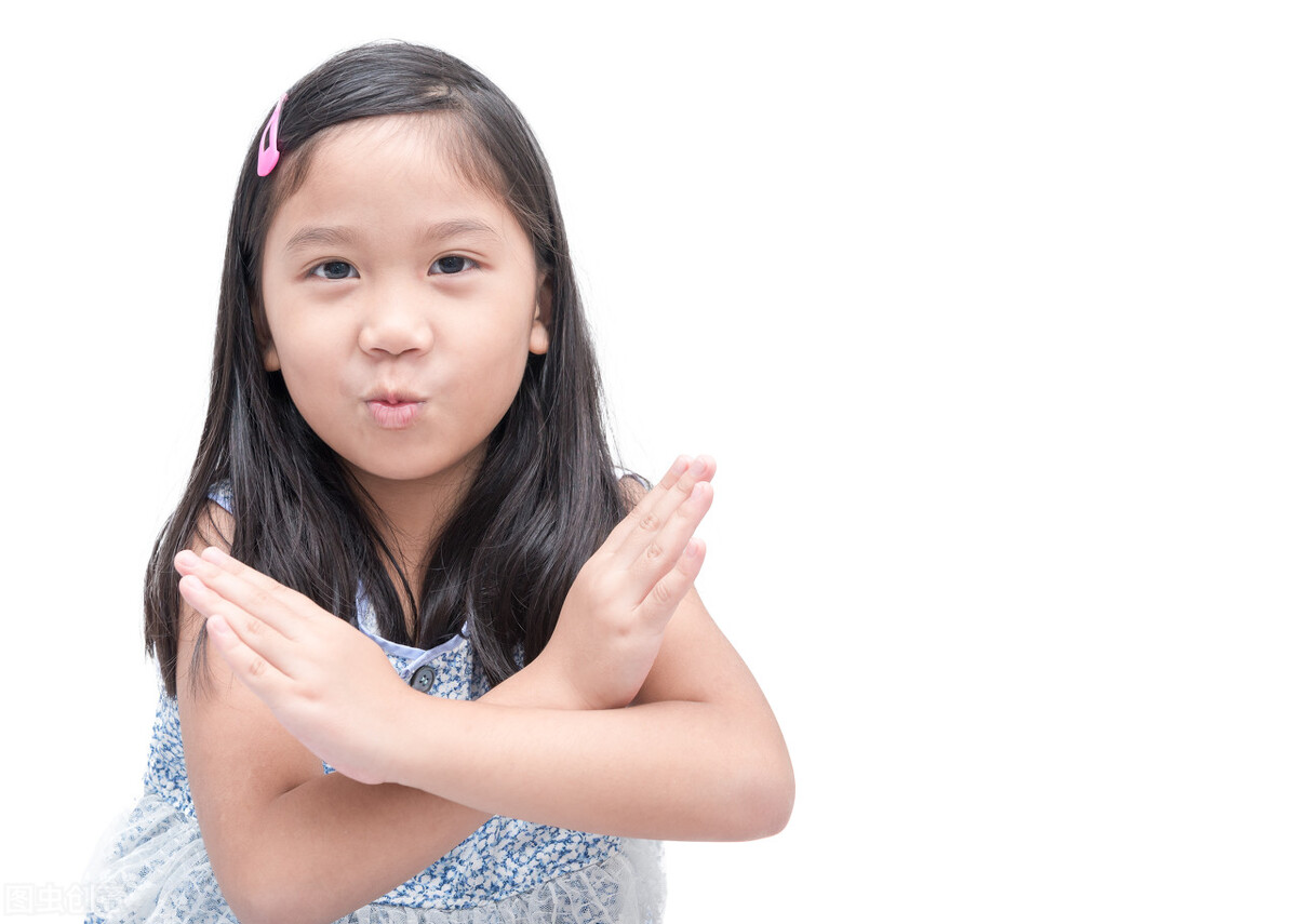 女孩体检被要求*光脱**上衣，事后她和父母的做法，值得所有家长学习