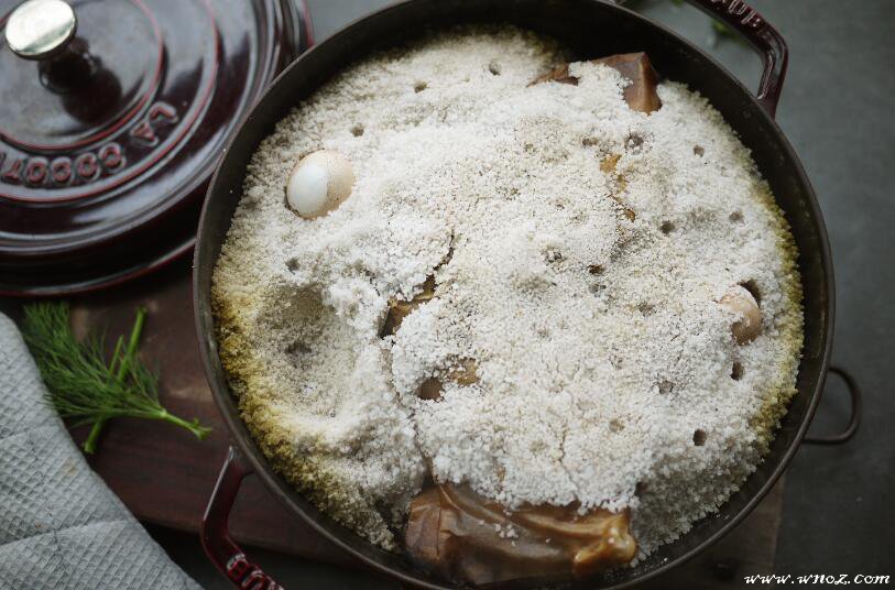 锡纸盐焗鸡整只一般做多少分钟,粤菜经典客家锡纸盐焗鸡的做法