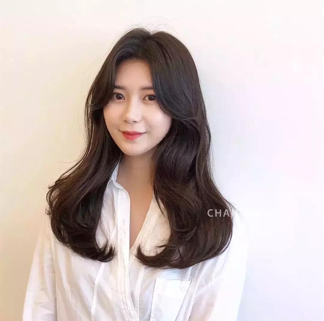 大脸国字脸适合的短发发型,大脸妹子最适合的四款发型