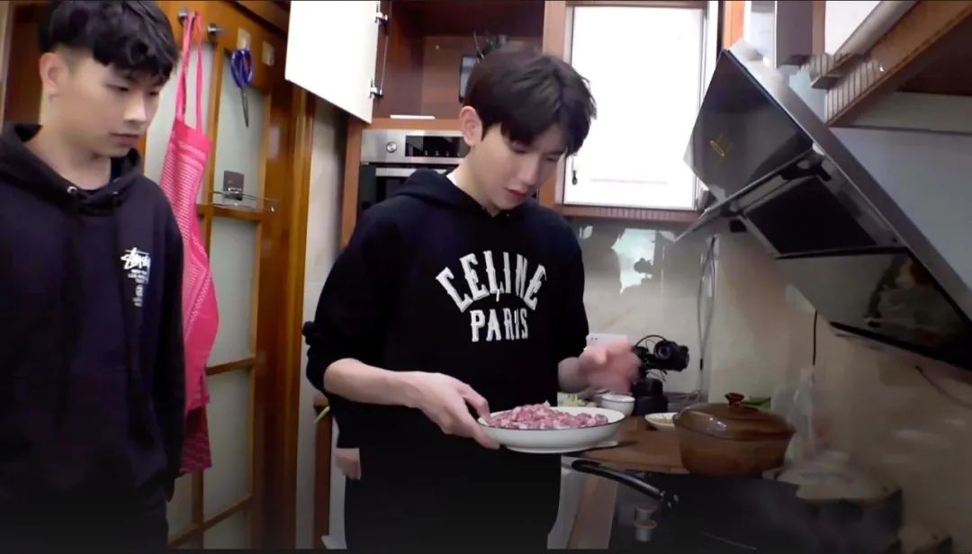 跟丁真这样的四川男孩谈恋爱，太甜了