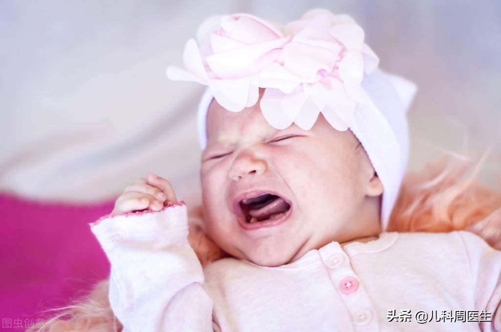 宝宝爱哭又不吃奶怎么回事,半岁宝宝晚上哄睡难爱哭怎么回事