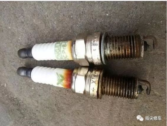 火花塞四个一起换还是换一个,火花塞为啥只坏两个
