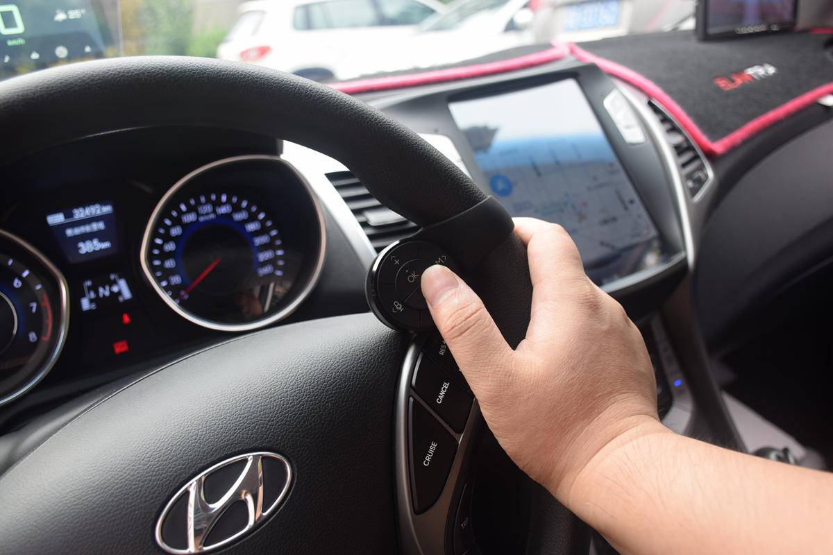 科技感爆棚!这款HUD终身免流量导航,还能在线听音乐看视频