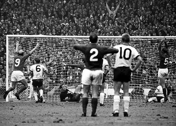 一场足球比赛的分析,足球比赛中是怎么思考的