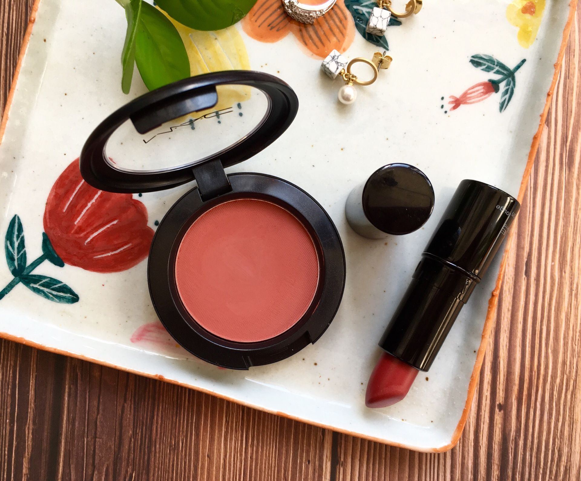 润唇膏和口红如何搭配,日常搭配需要几支口红