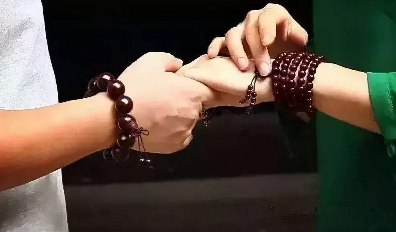 穷戴金，富戴钻，真正有钱玩木串