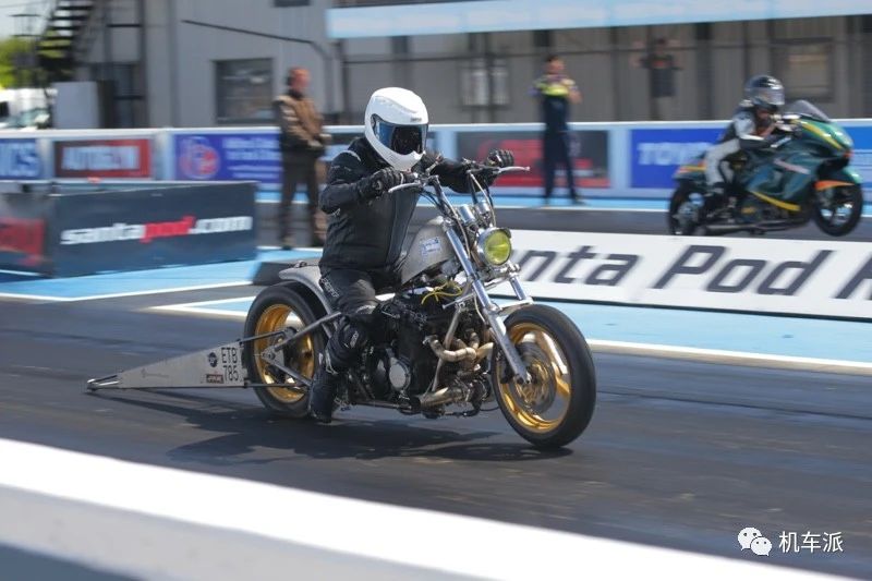 定制|200匹涡轮增压“匪王”变身bobber竞速赛车