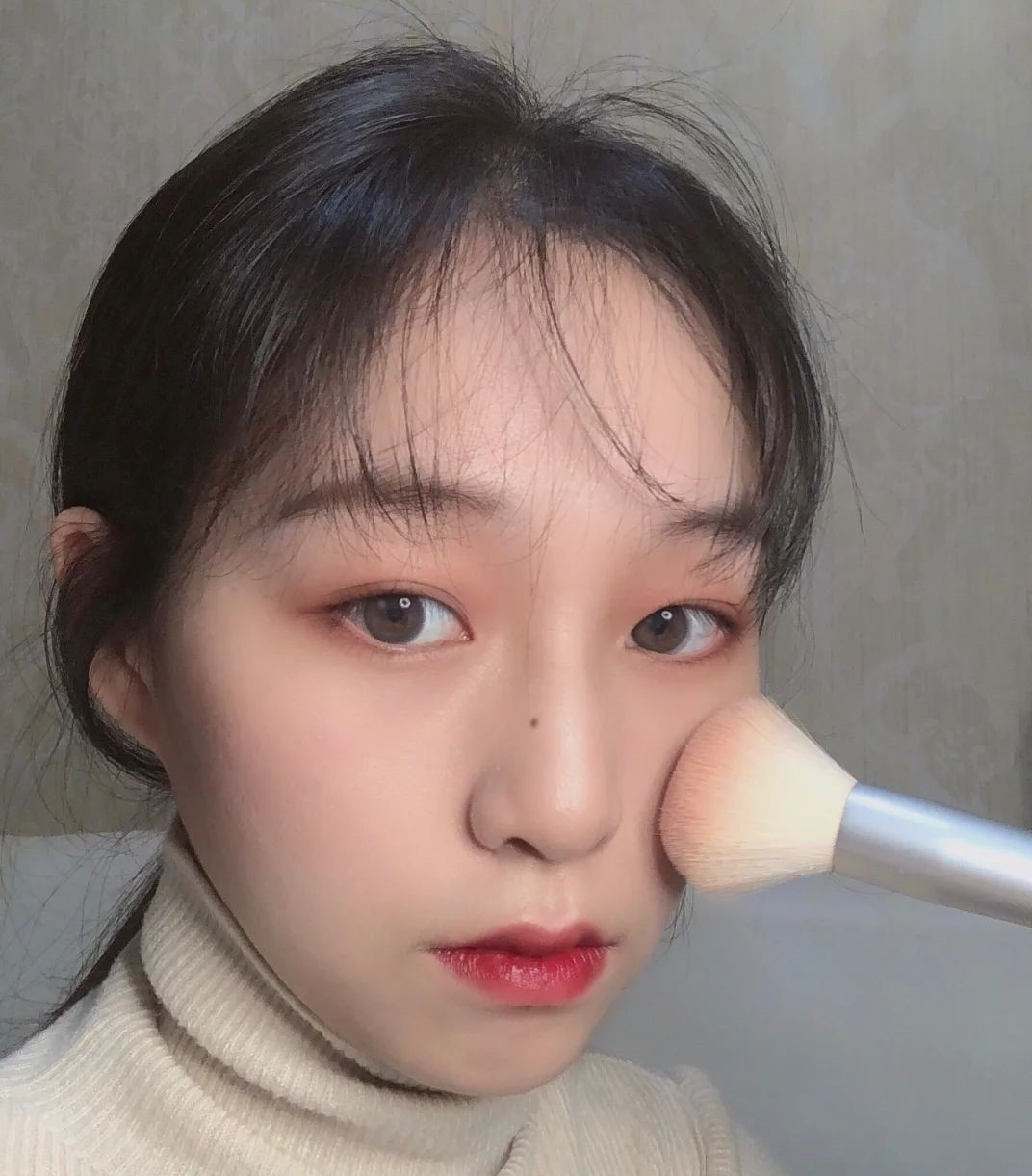 哪款散粉比较好用不脱妆女生用的,新手平价散粉推荐哪款最好看