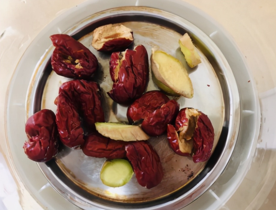 春天鸡肉和什么一起炖最营养,春天炖鸡汤什么食材搭配最好