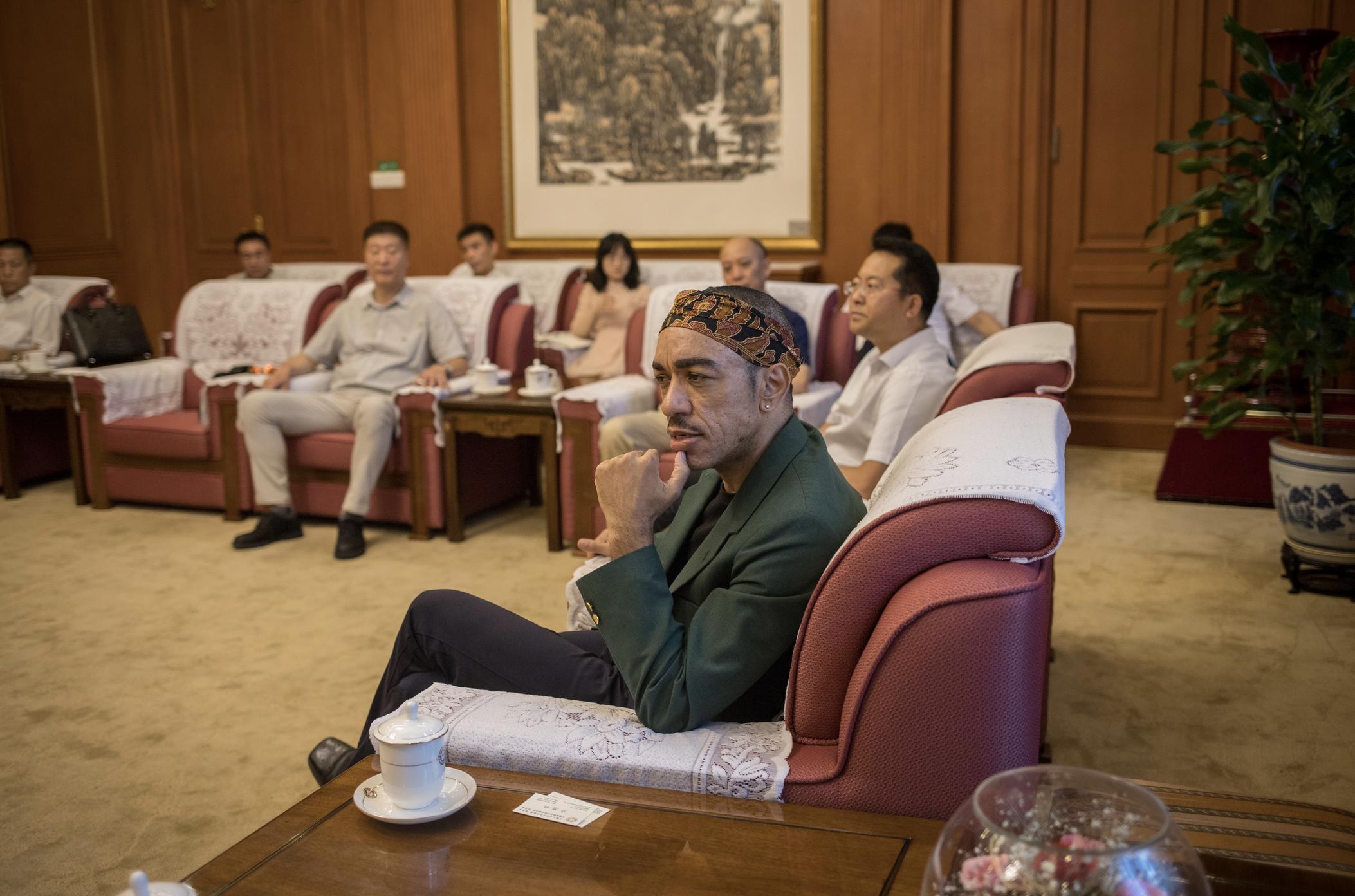 奥巴马的弟弟马克·奥巴马在中国：娶河南媳妇，学书法、唐诗，心怀美国，讨厌特朗普，舍不得离开中国