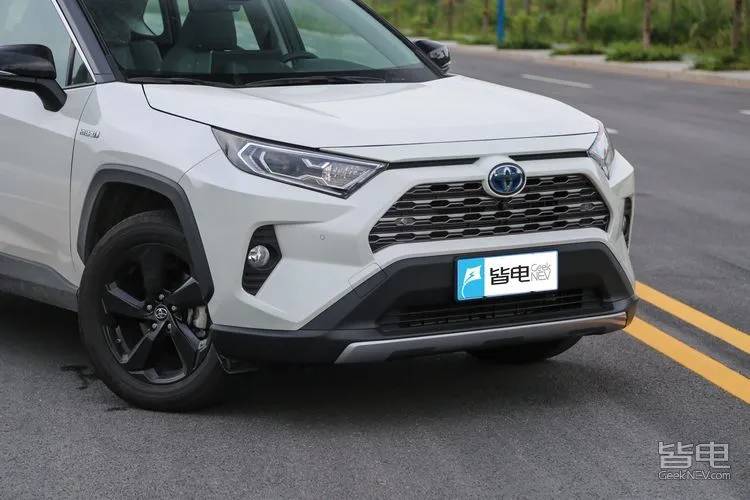 一汽丰田suv荣放rav4哪个颜色好看,家用suv选rav4荣放和crv哪款合适