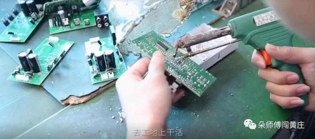 鍒濅腑鐢熷湪涓滆帪鐢靛瓙鍘傜殑鏁呬簨,瀛︾敓涓滆帪鐢靛瓙鍘傛墦宸ョ殑鐪熷疄鐢熸椿