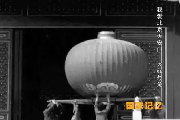 1995年，一对大红灯笼被拍卖出1380万的高价，这背后有什么故事？