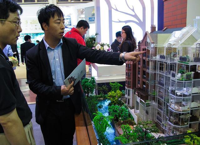 解决高房价,政府如何正确干预高房价