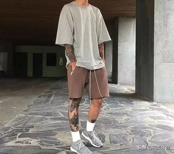 颜值高大长腿还会穿,谁高中没有暗恋过这样一个体育生?