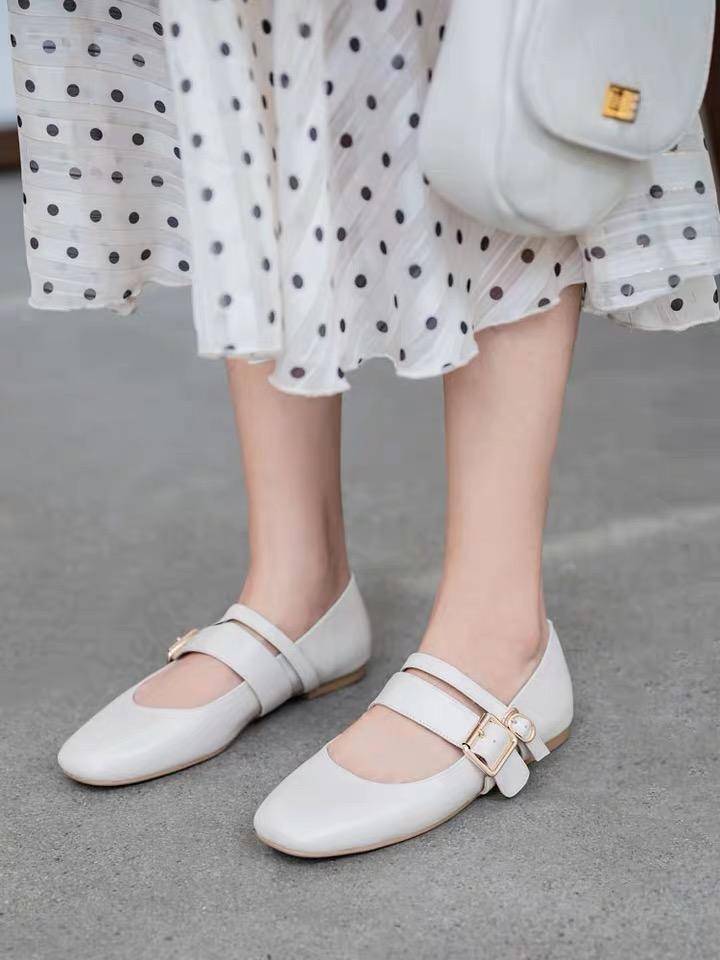 圆头港风休闲皮鞋百搭,圆头小皮鞋英伦风穿搭