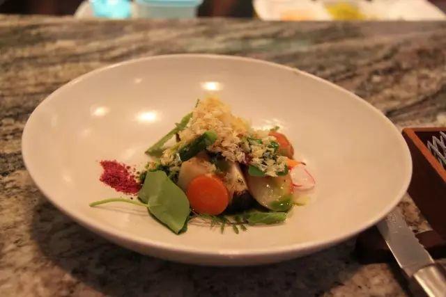 深夜除了晒烤串，还能晒太阳