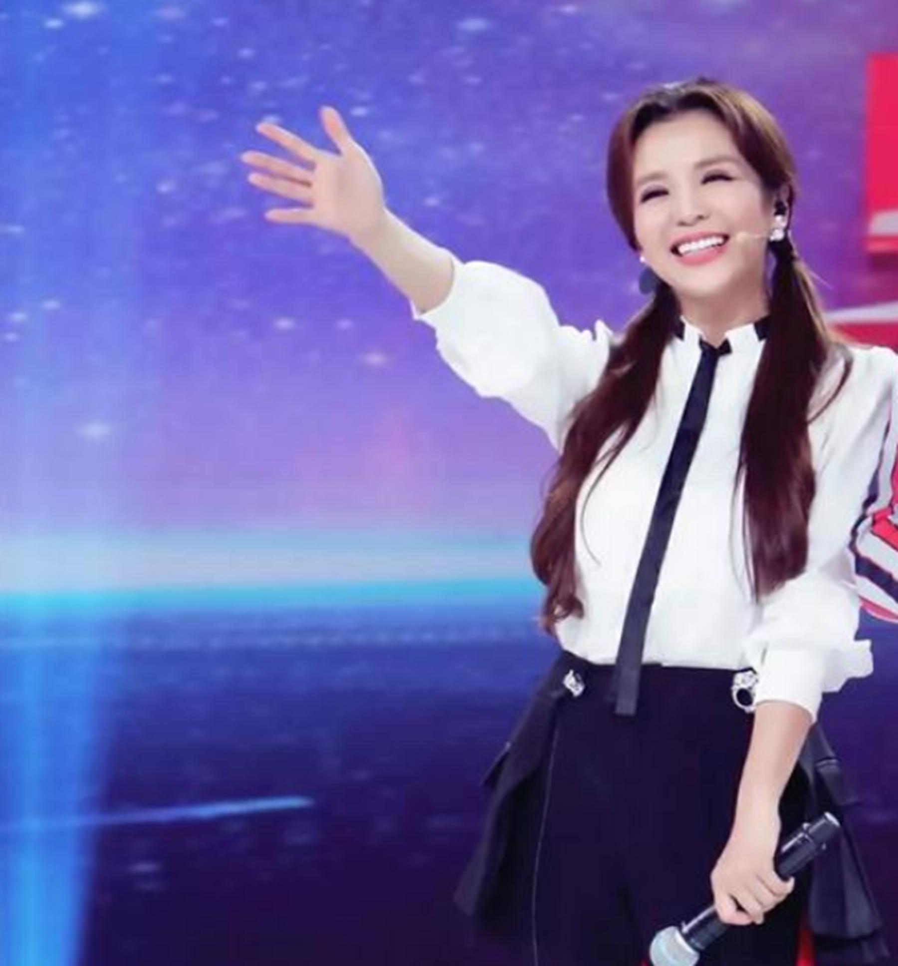 央视名嘴朱迅一个月工资能拿多少,央视主持人朱迅月薪多少钱