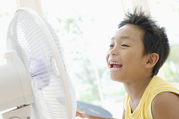 宝宝身上痱子痒怎么解决,宝宝身上长痱子可以擦爽身粉吗