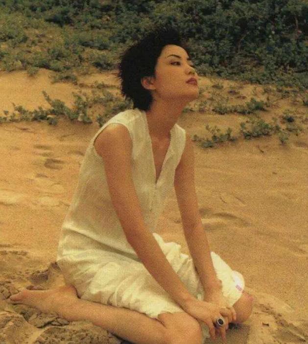 王菲的情史经历,王菲情史谈过几次恋爱