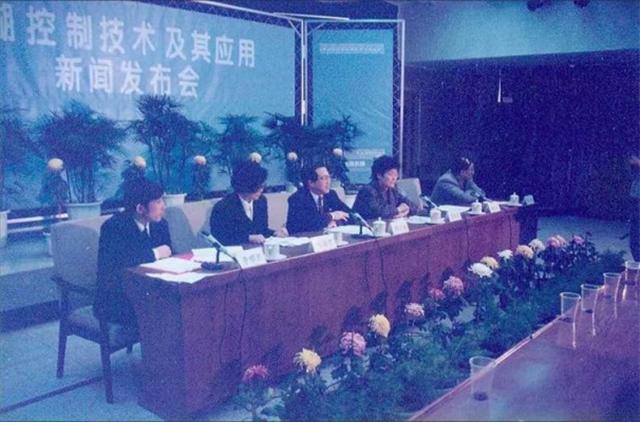 *镕基朱**“网开一面”，华日“起死回生”