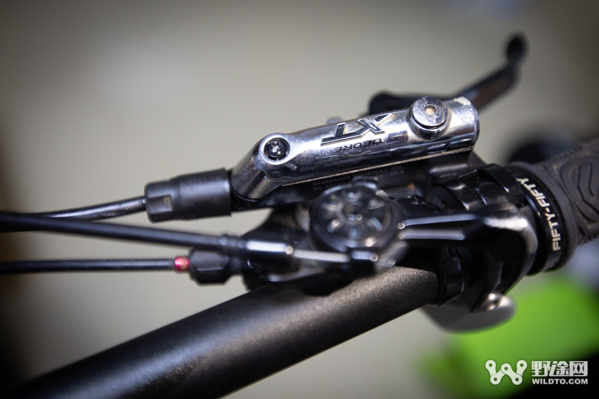 电动车刹车碟刹怎么换油,提升刹车性能省钱的方法