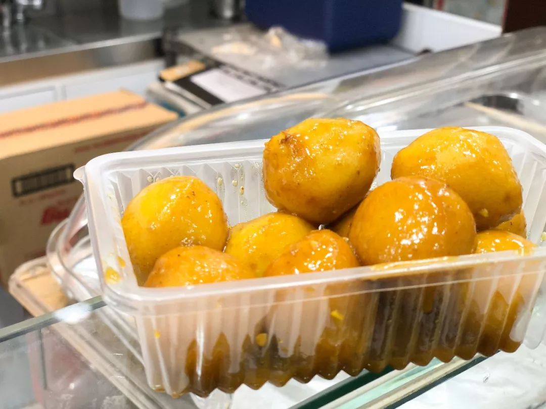 我花了107.5元，在711便利店吃了一份糯米鸡