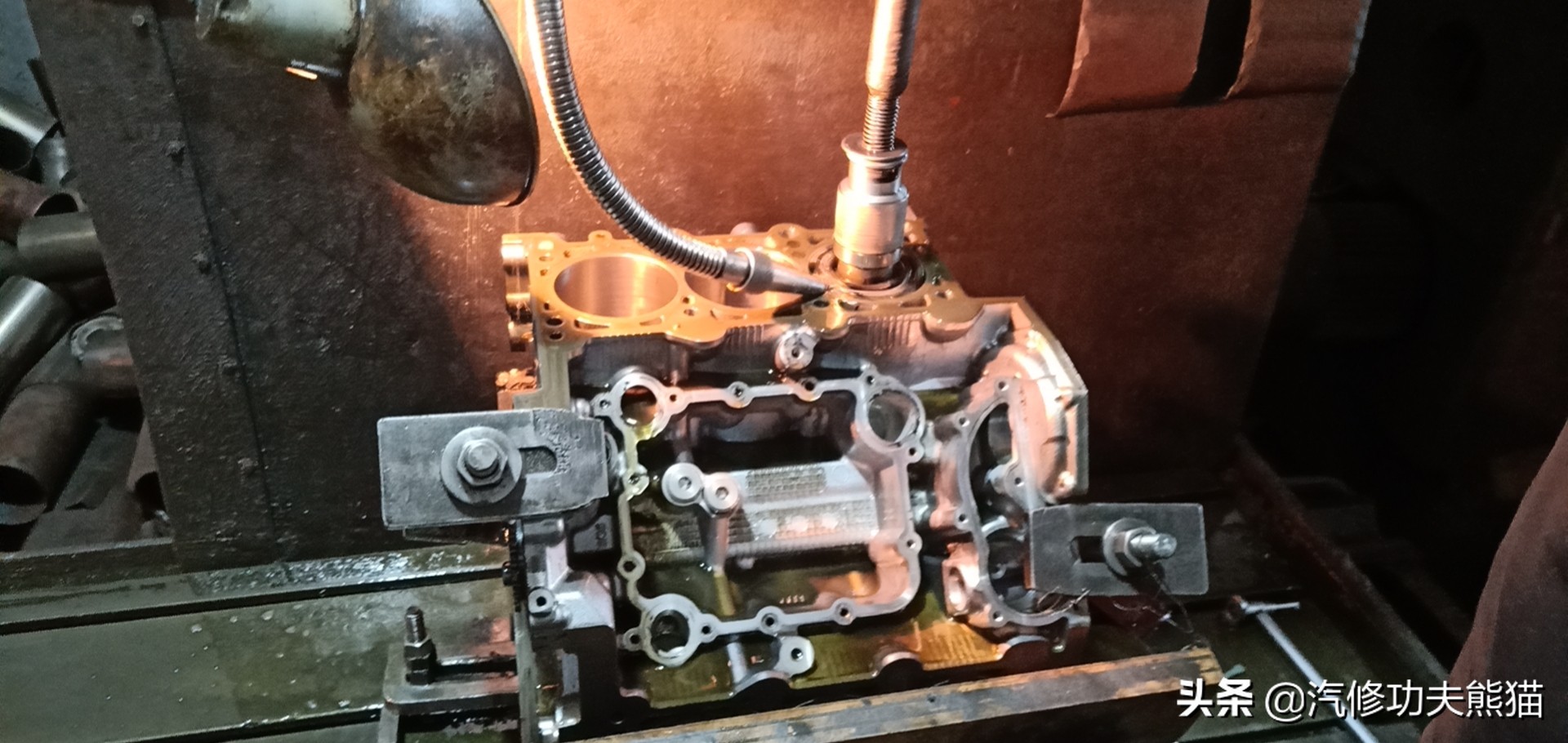 奥迪a8l烧机油严重有什么征兆,奥迪a8l烧机油现象普遍吗