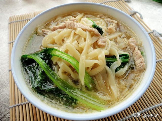 最简单热汤面的家常做法,热汤面的家常做法不辣