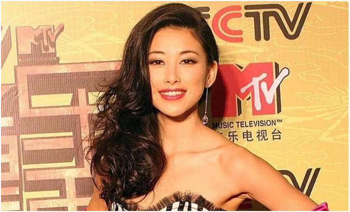 甩顶级富二代，爷爷是少将父亲是富豪，真实的朱珠比赵姬传奇多了