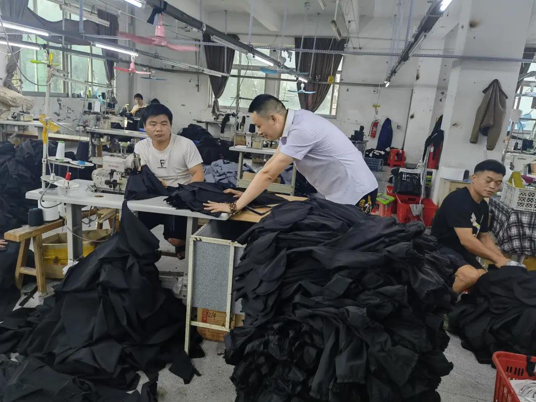 亏1000件后,十几块包邮的长裤,每天卖出一万多件