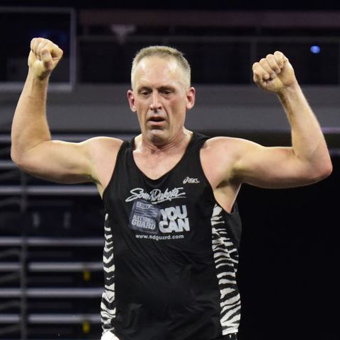 跑狐周记｜男子从*疆新**漂流到北冰洋英国壮汉拉1.8吨汽车跑马